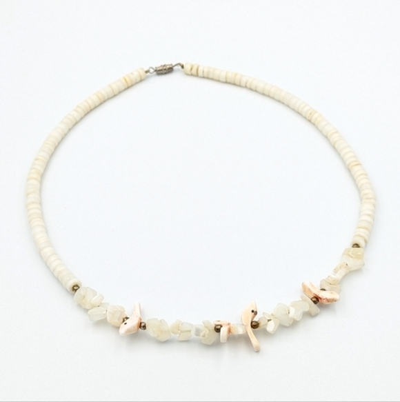 Vintage Y2K puka shell and shell fragments choker necklace - Picture 2 of 6
